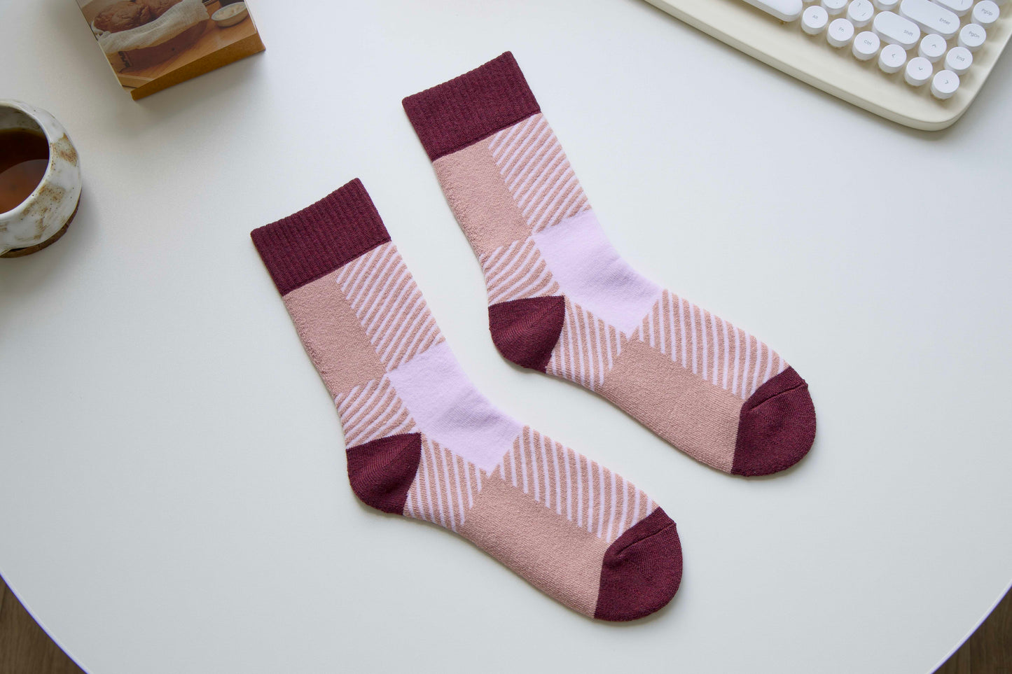 2-Pack Unisex Wool Blend Crew Socks – Retro Geometric Colour-Block Style