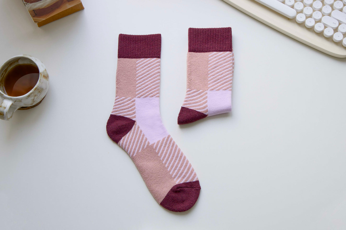 2-Pack Unisex Wool Blend Crew Socks – Retro Geometric Colour-Block Style