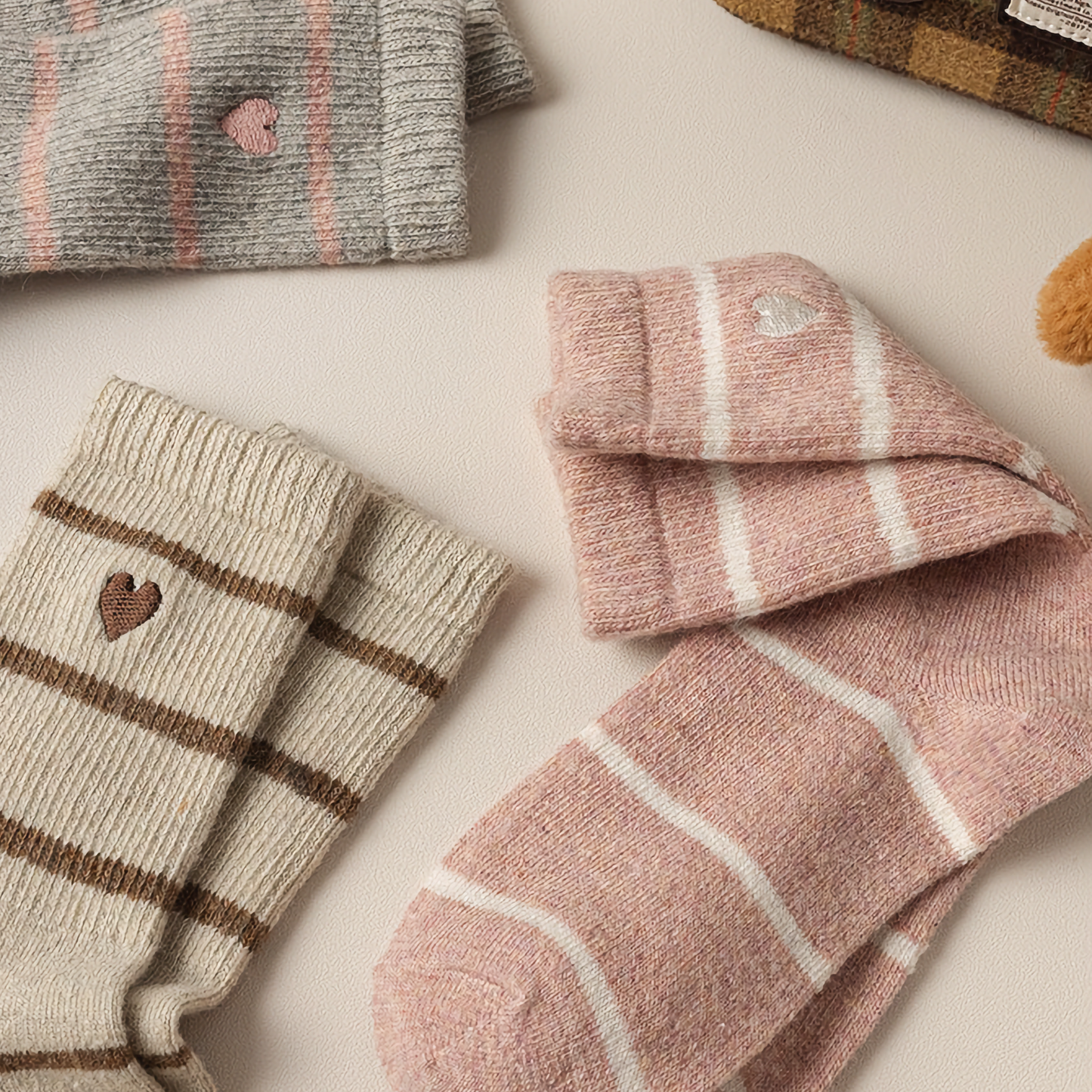 2-Pack Women's Wool Socks - Retro, Heart Embroidery, Warm & Cozy