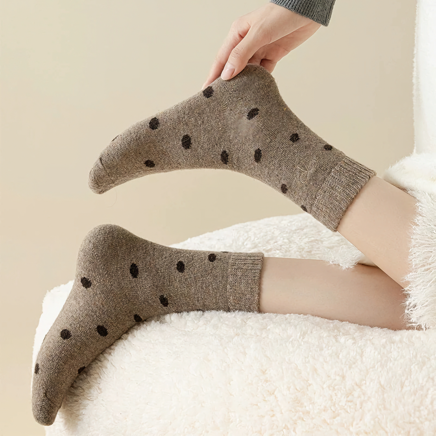 2-Pack Winter Wool Crew Socks for Women - Embroidered Bow & Polka Dot Design