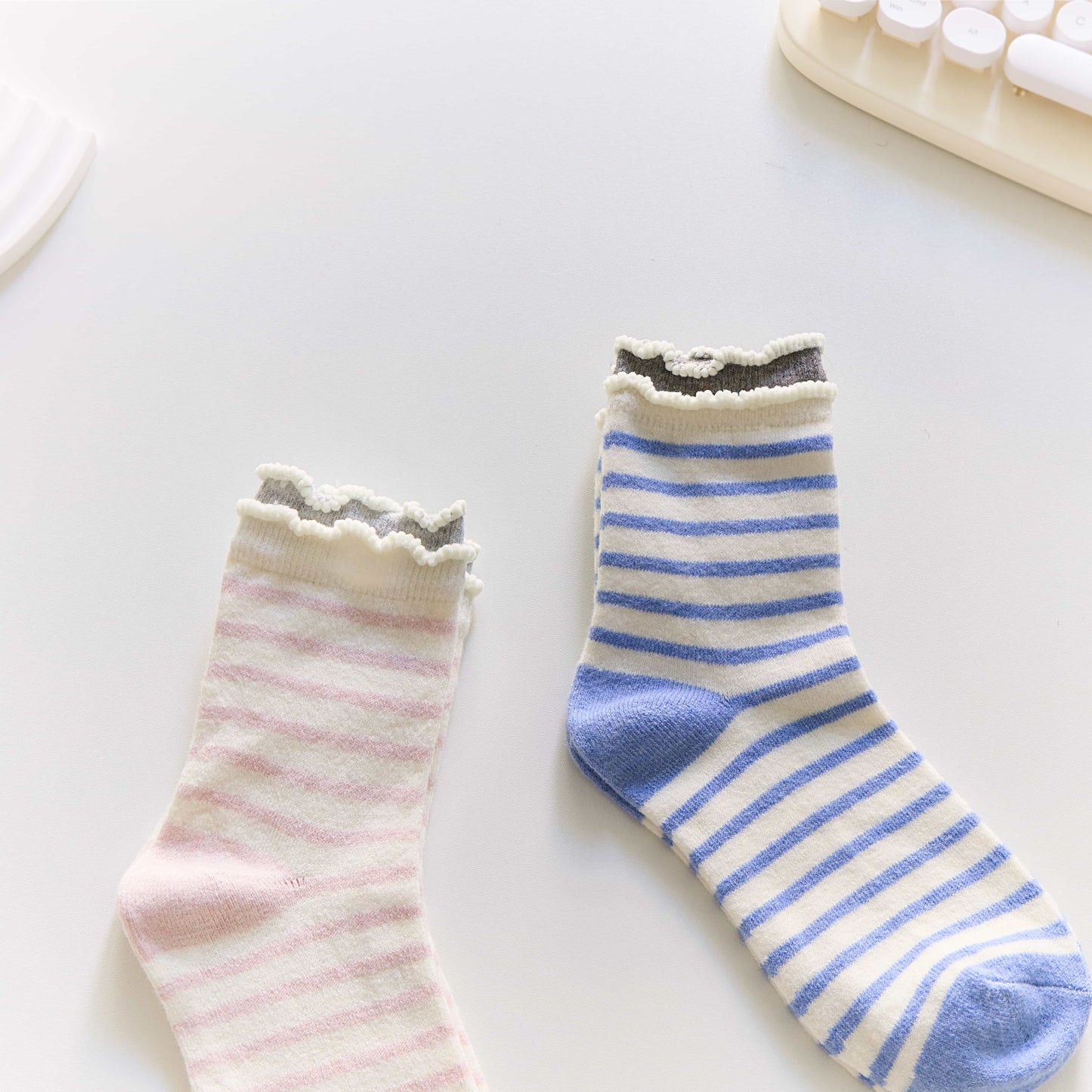 2-Pack Women’s Cotton Blend Striped Crew Socks – Ruffle Trim
