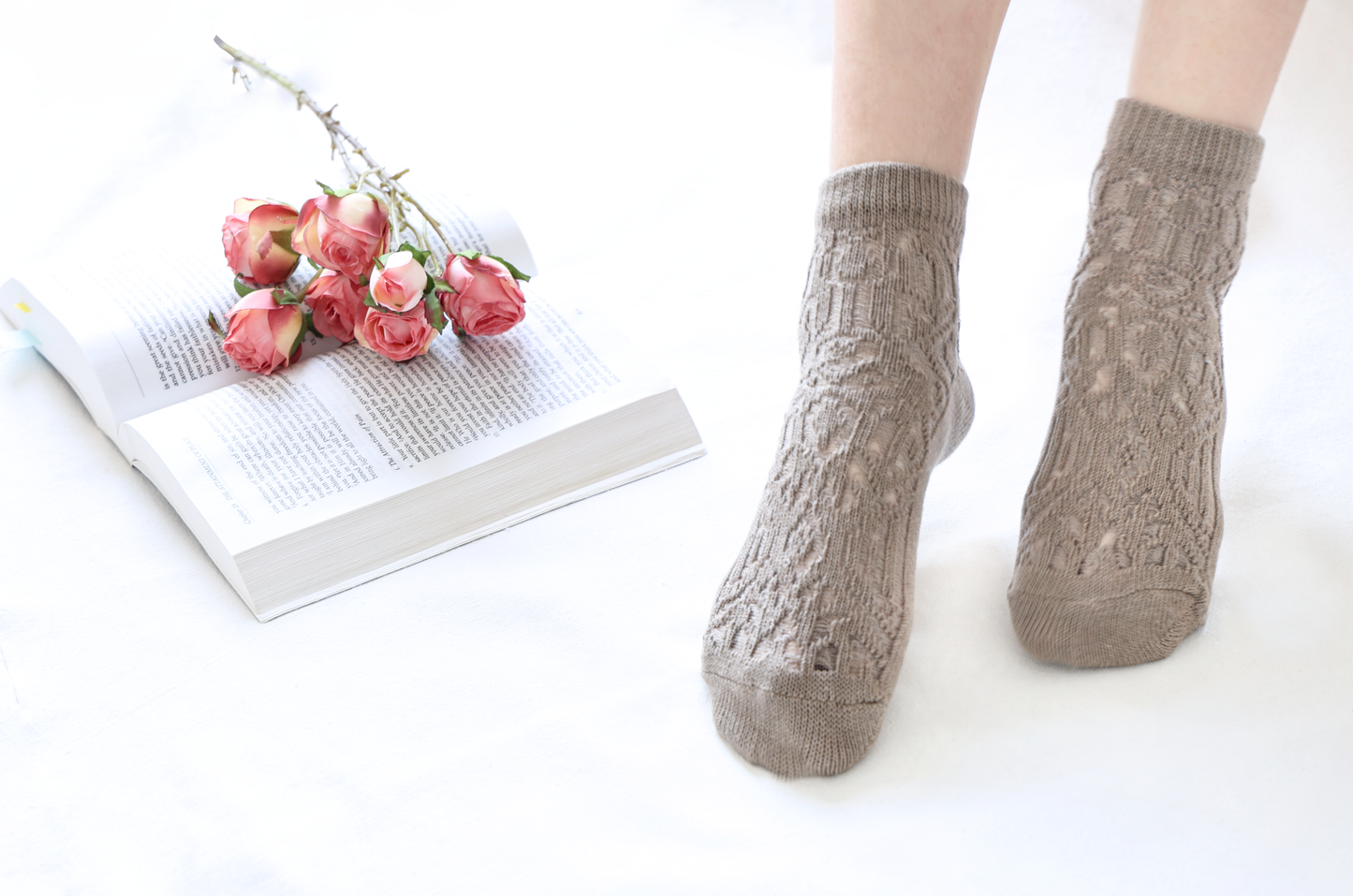 2-Pack Women's Retro Lace Cotton Socks – Short Crew Style