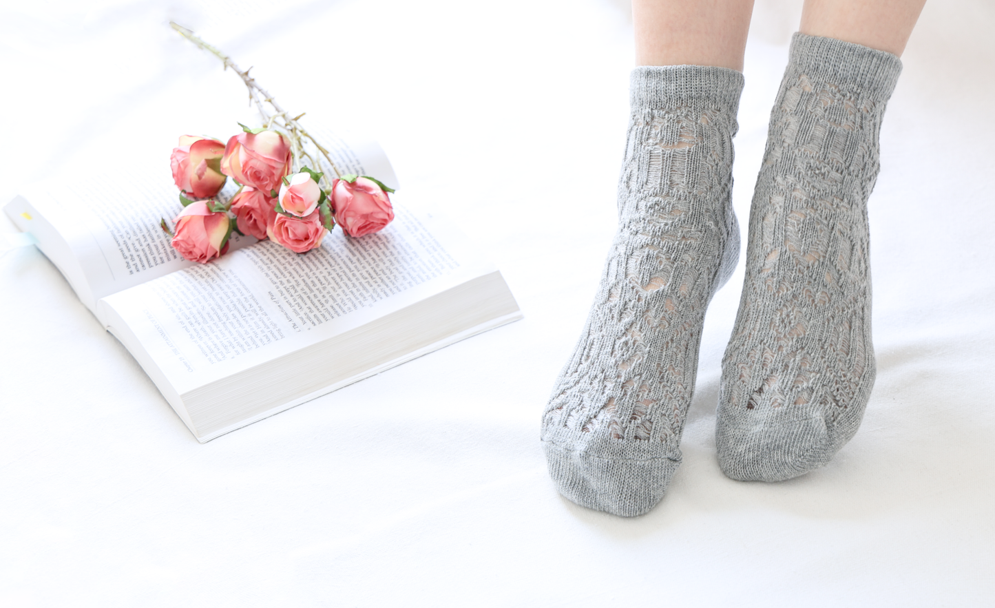 2-Pack Women's Retro Lace Cotton Socks – Short Crew Style