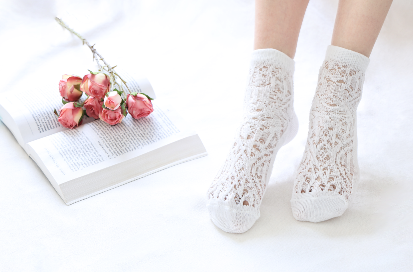 2-Pack Women's Retro Lace Cotton Socks – Short Crew Style