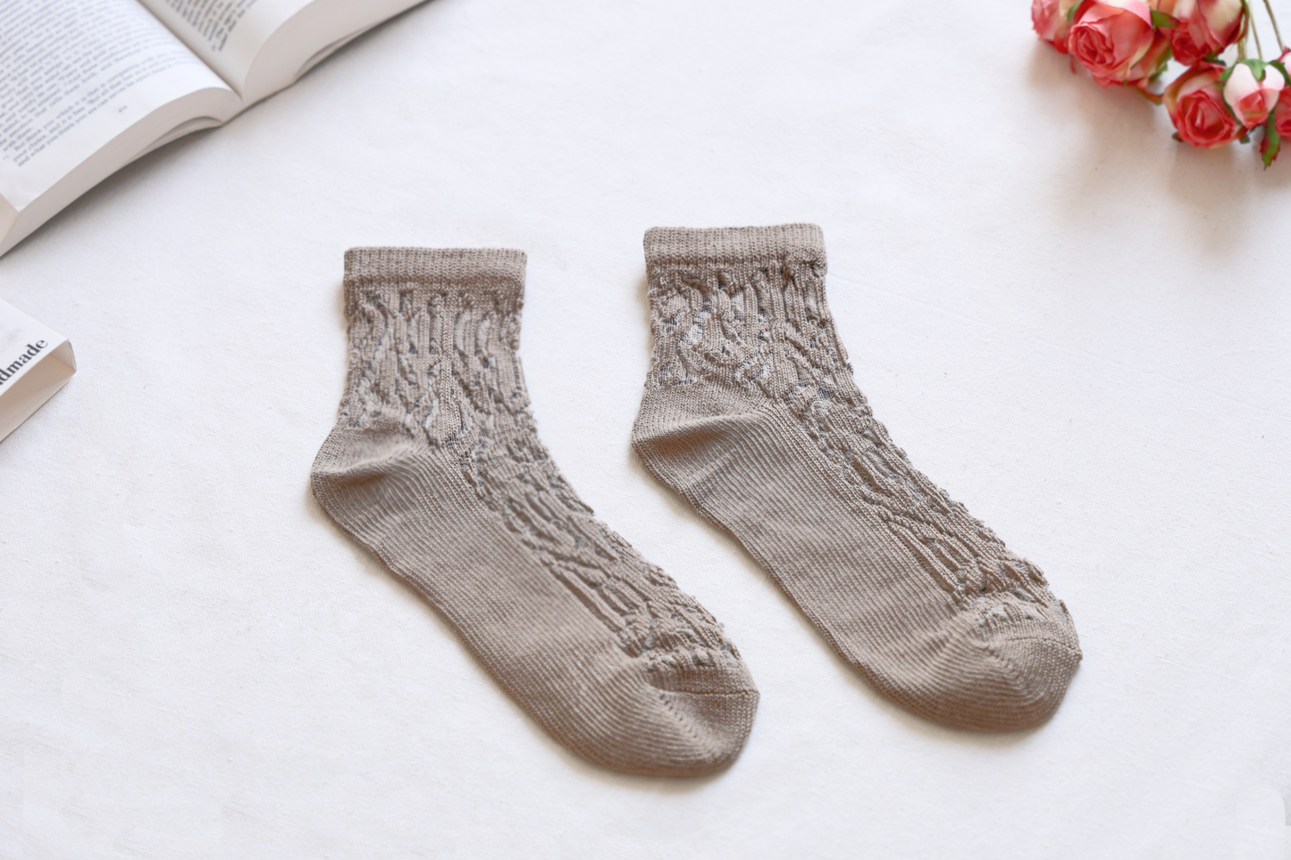 2-Pack Women's Retro Lace Cotton Socks – Short Crew Style