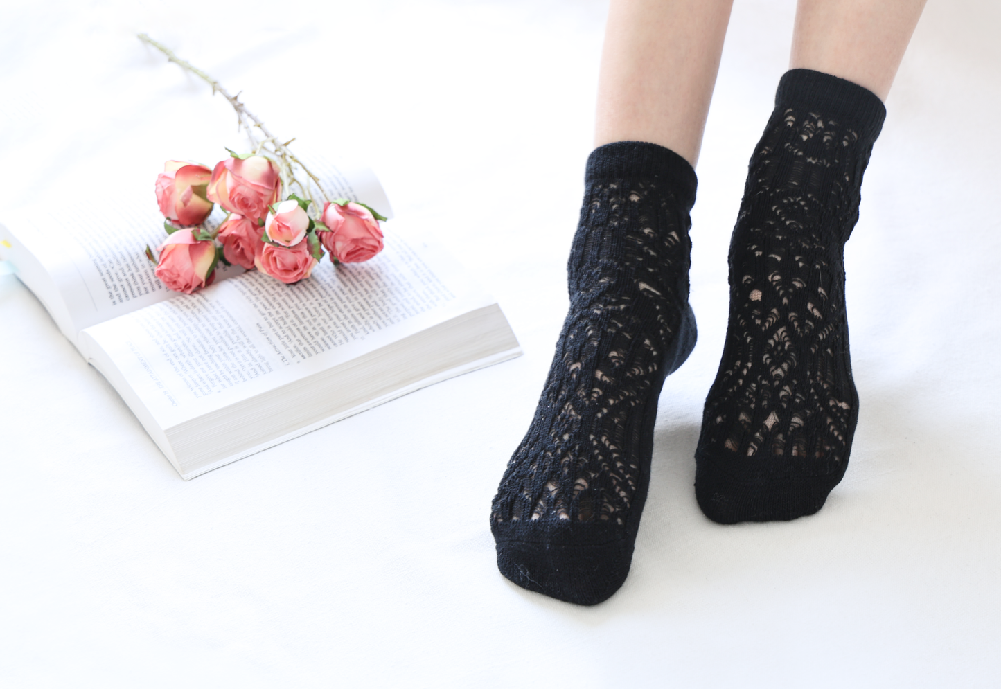 2-Pack Women's Retro Lace Cotton Socks – Short Crew Style