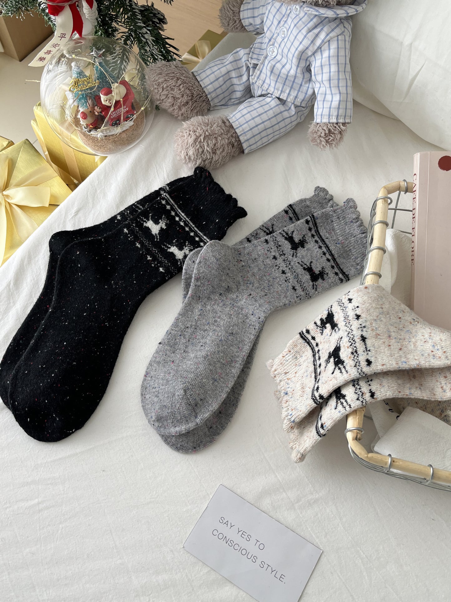 2-Pack Women's Wool Socks - Warm Reindeer Design for Fall & Winter