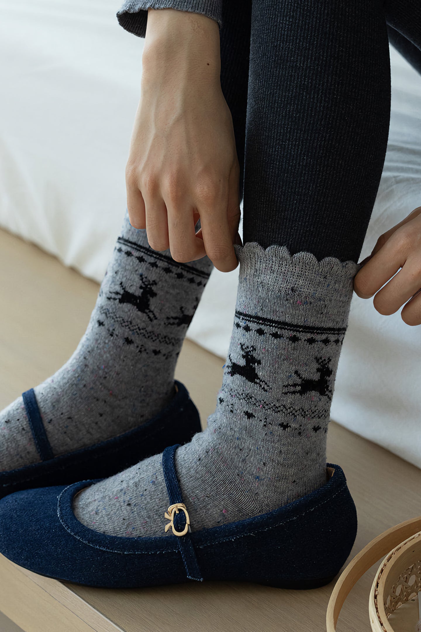 2-Pack Women's Wool Socks - Warm Reindeer Design for Fall & Winter