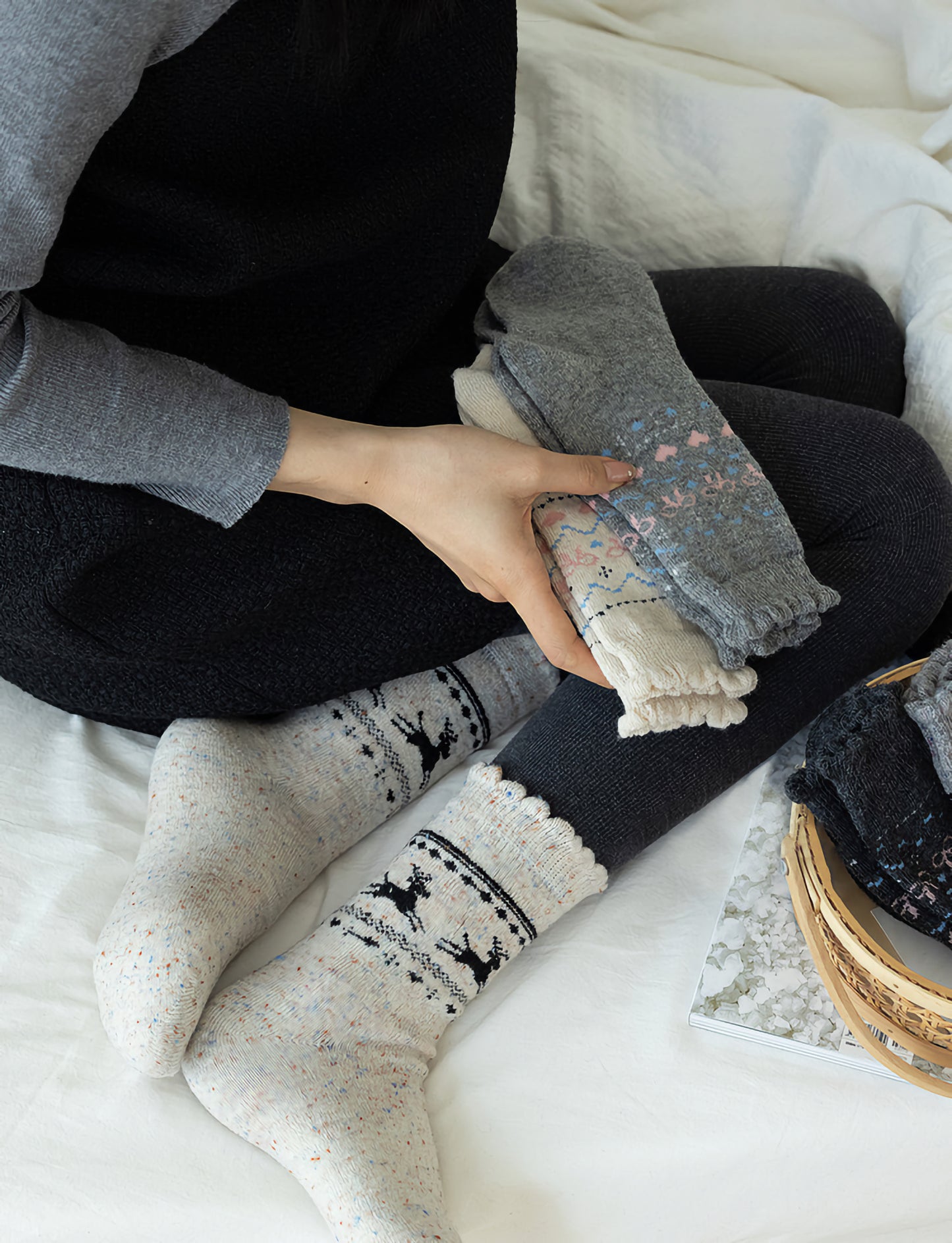 2-Pack Women's Wool Socks - Warm Reindeer Design for Fall & Winter