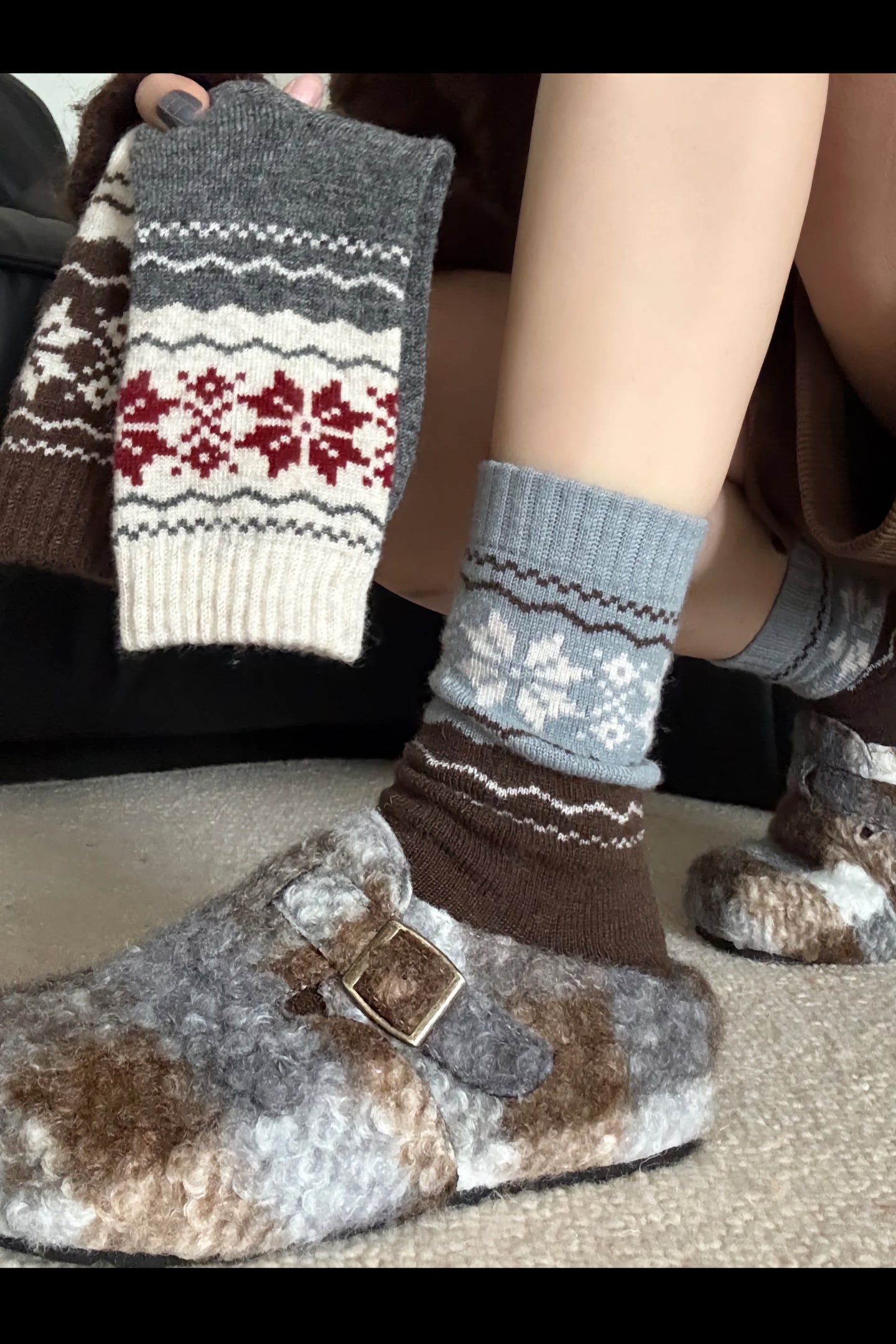 2-Pack Women's Wool Socks - Warm Snowflake Design for Winter