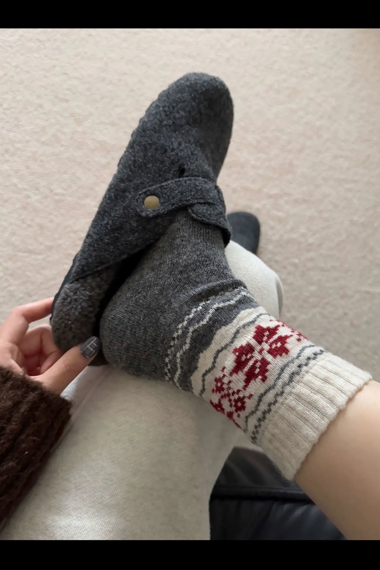2-Pack Women's Wool Socks - Warm Snowflake Design for Winter