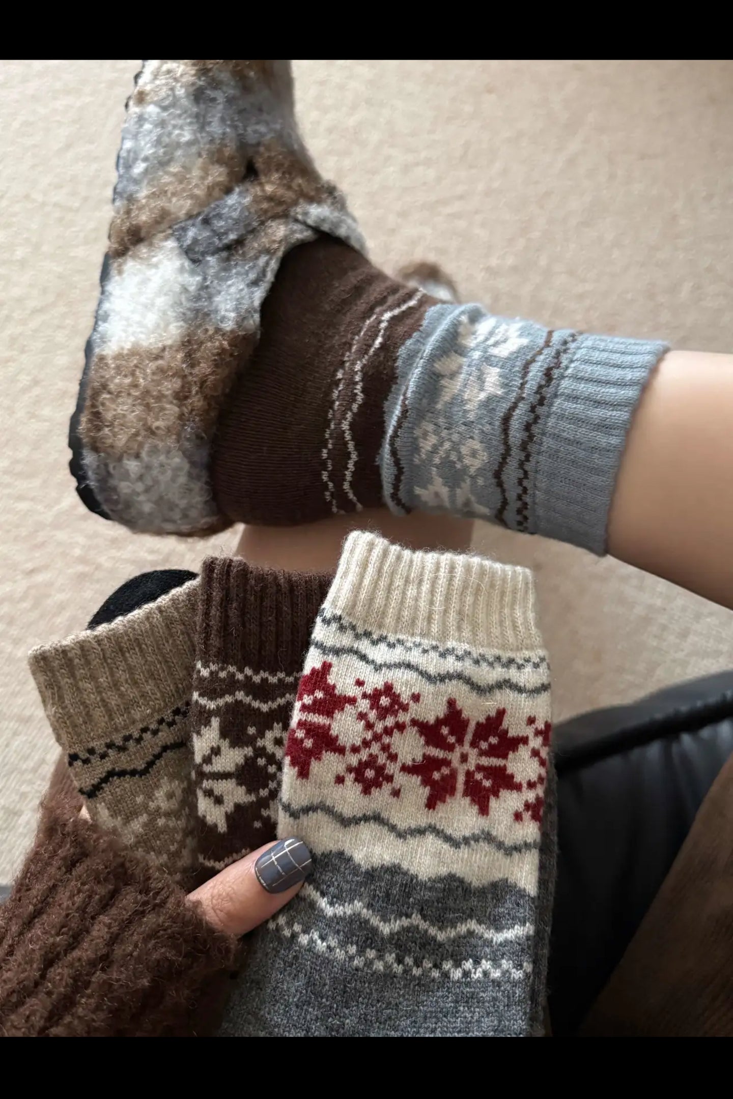 2-Pack Women's Wool Socks - Warm Snowflake Design for Winter