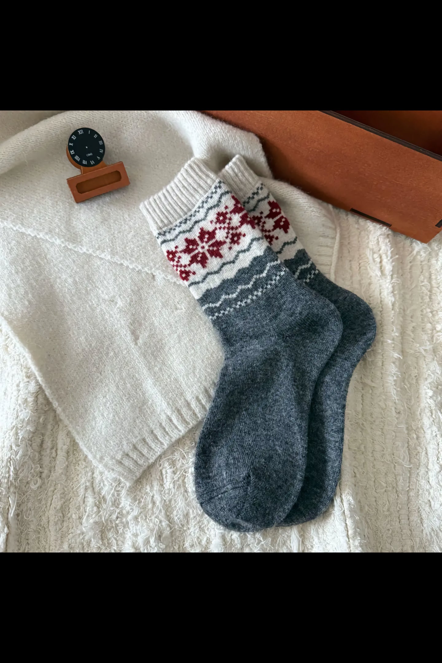 2-Pack Women's Wool Socks - Warm Snowflake Design for Winter