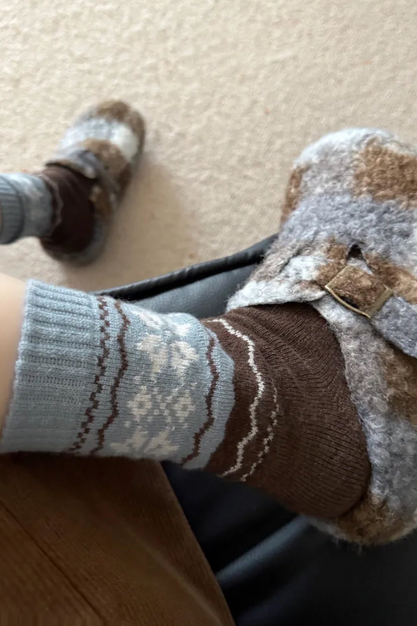 2-Pack Women's Wool Socks - Warm Snowflake Design for Winter
