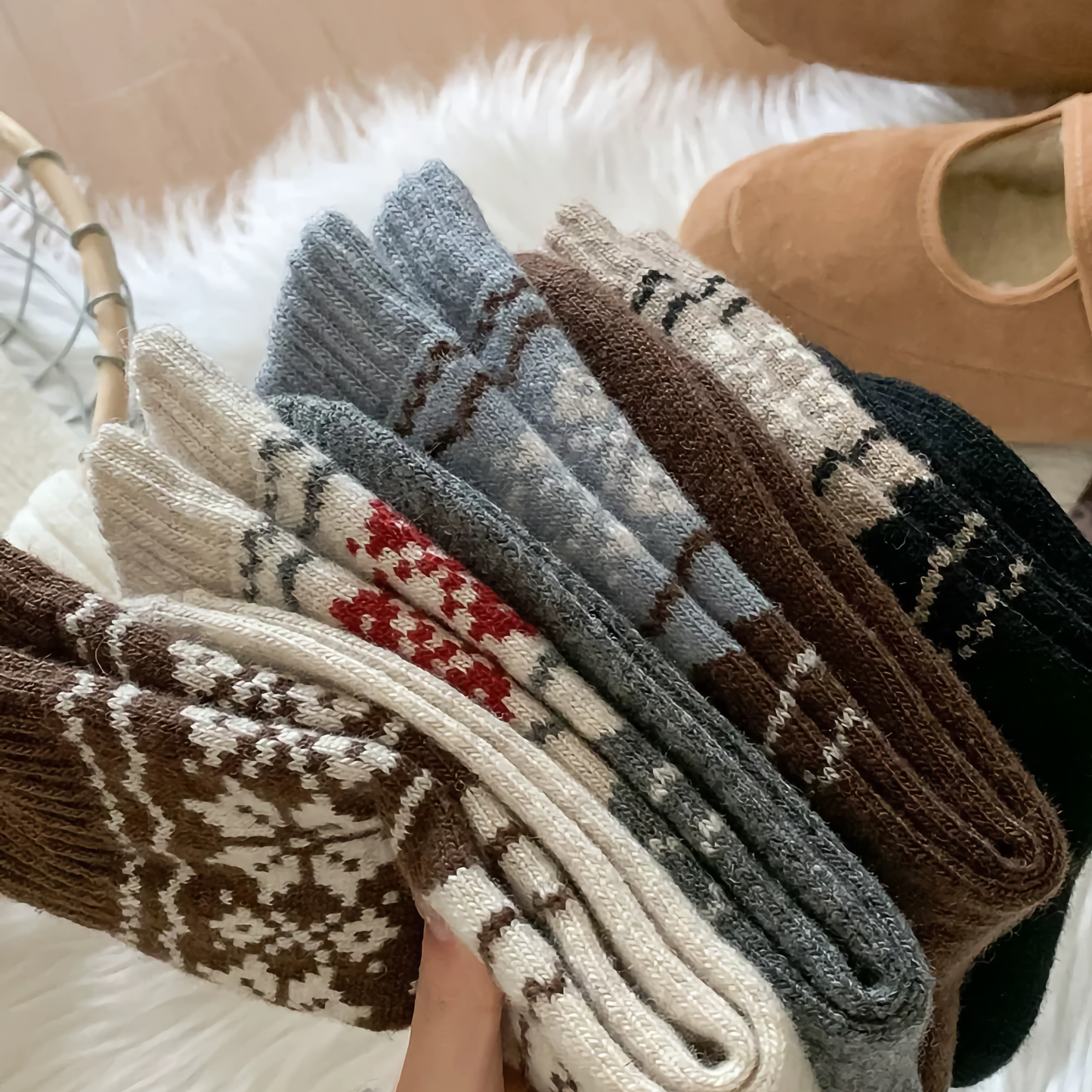 2-Pack Women's Wool Socks - Warm Snowflake Design for Winter
