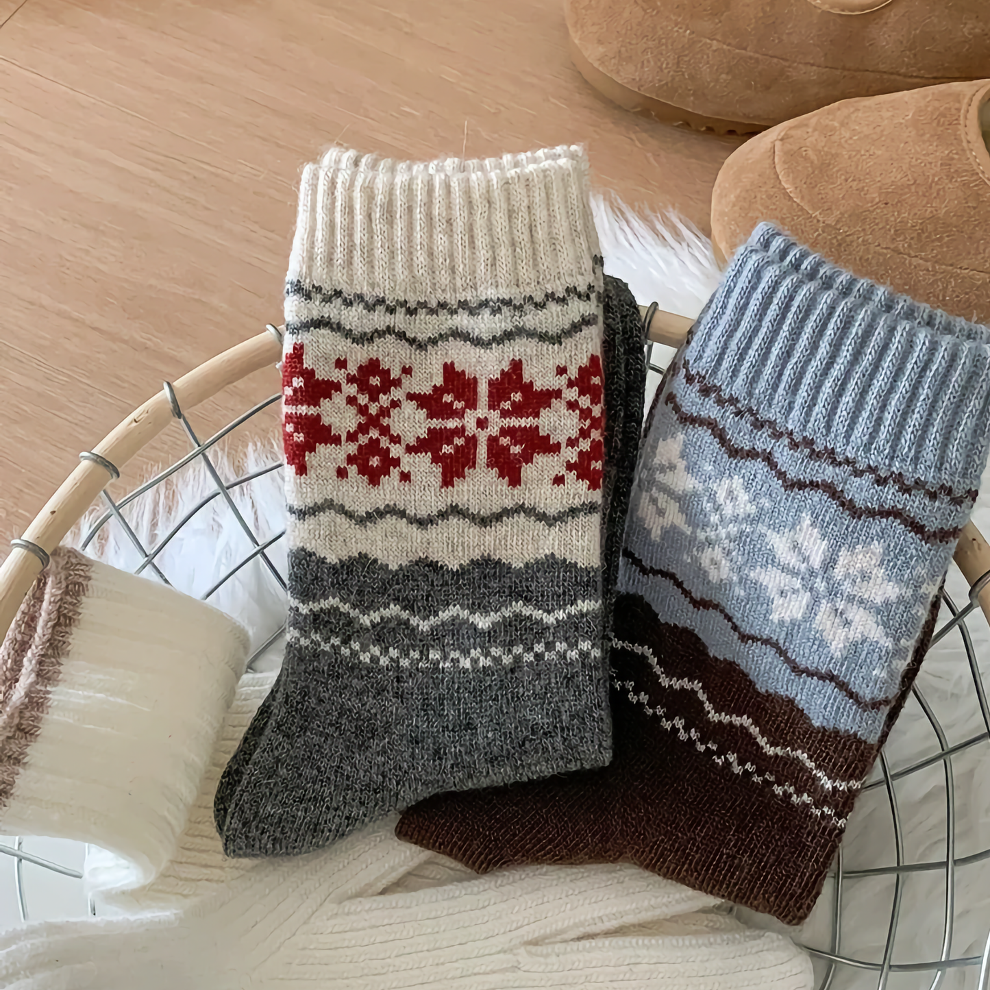 2-Pack Women's Wool Socks - Warm Snowflake Design for Winter