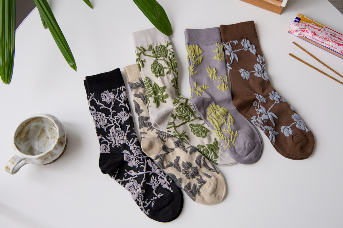 Everyday Romance: Retro Floral Socks That Bring Vintage Vibes to Your Step