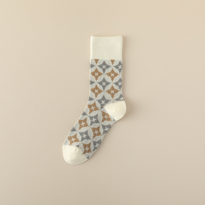 2-Pack Women's Grey Cotton Socks: Stylish Bear Pattern for Cozy Comfort