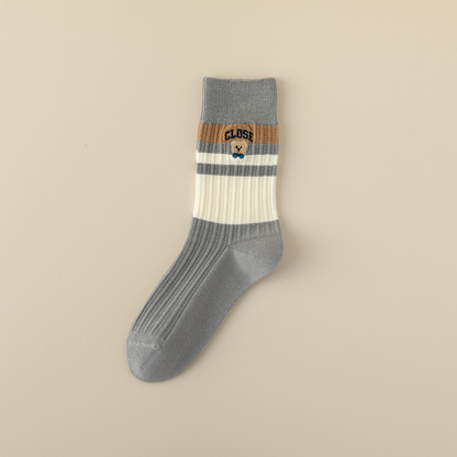 2-Pack Women's Grey Cotton Socks: Stylish Bear Pattern for Cozy Comfort