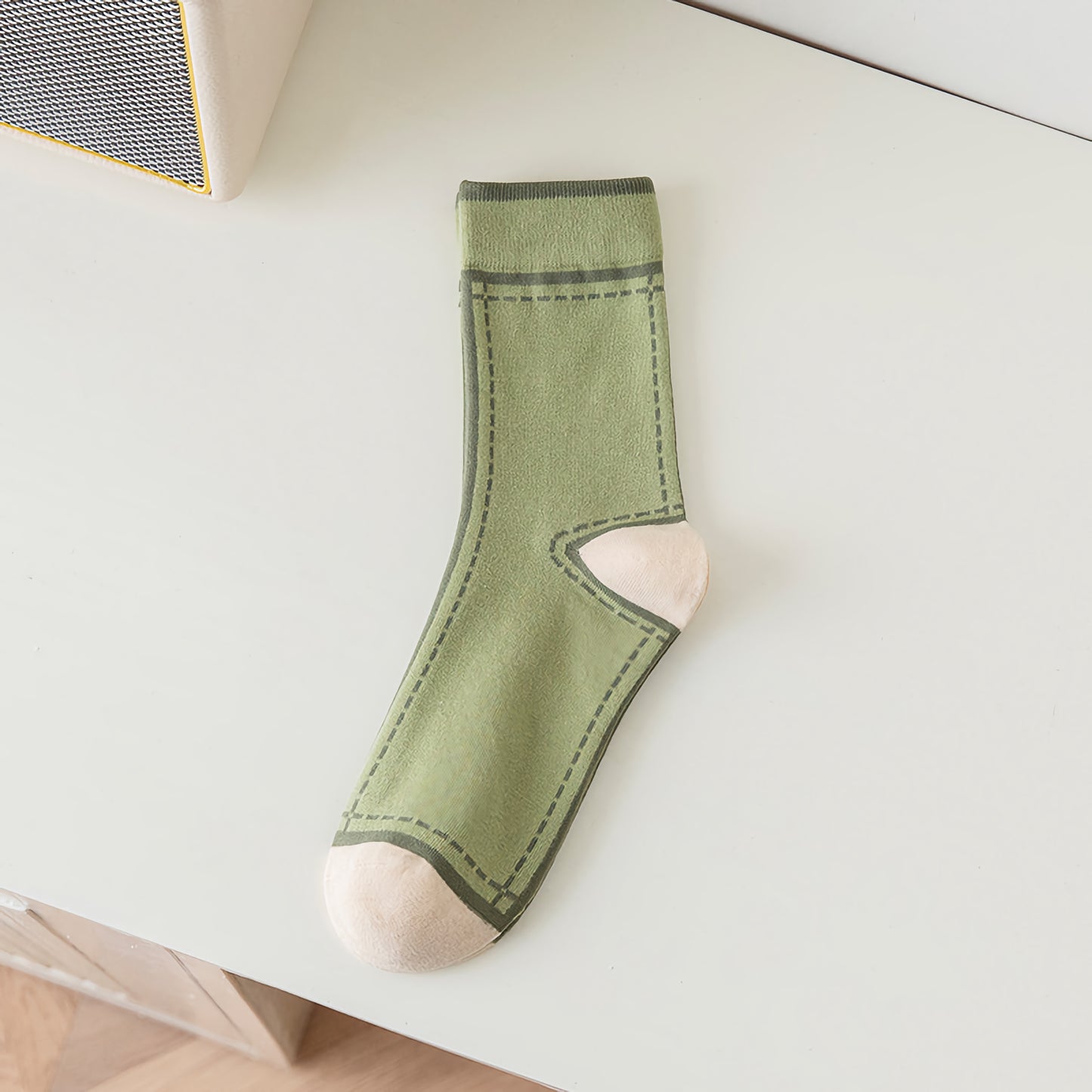 2-Pack Fashionable Women's Cotton Socks: Color-Blocked Heel Elegance