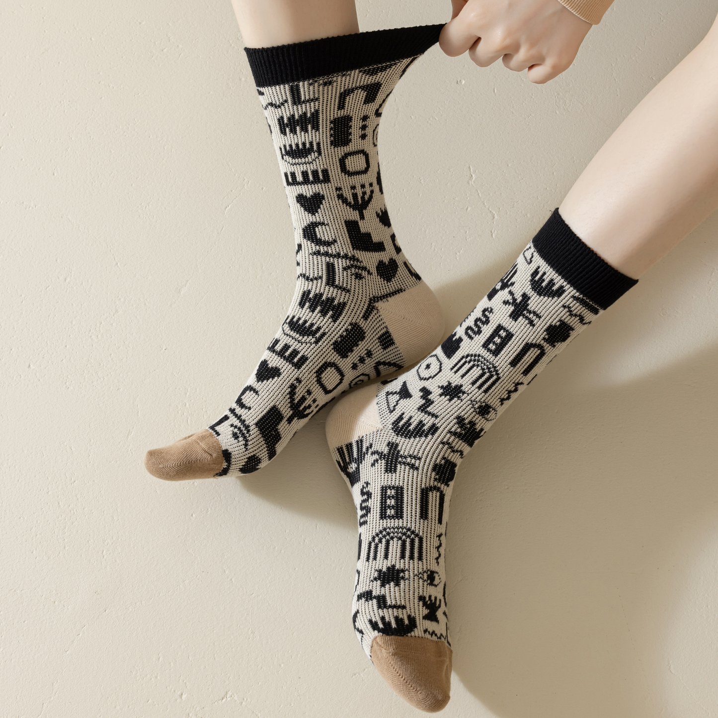 2-Pack Egypt-Inspired Crew Socks – Chic & Comfy Style