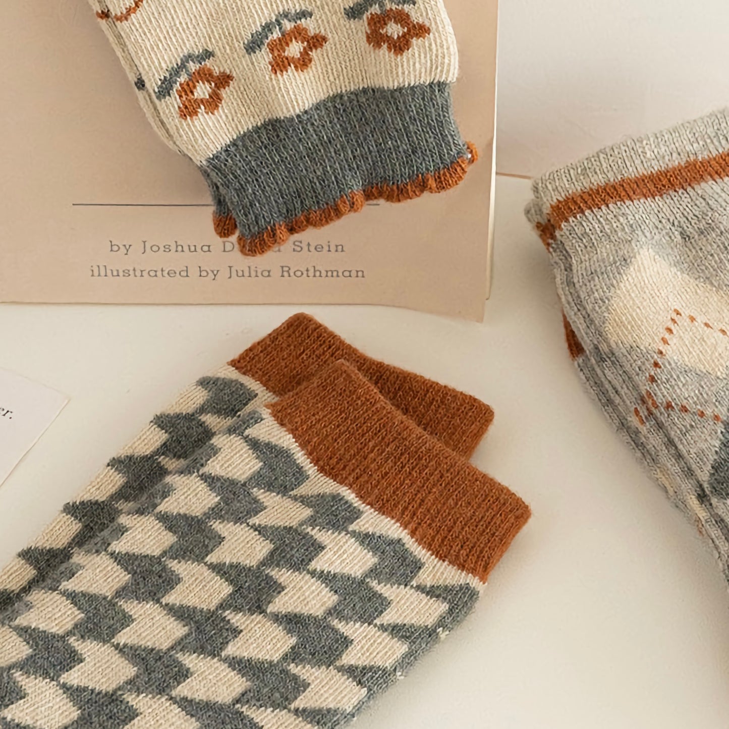 2-Pack Winter Wool Crew Socks with Floral Design for Women