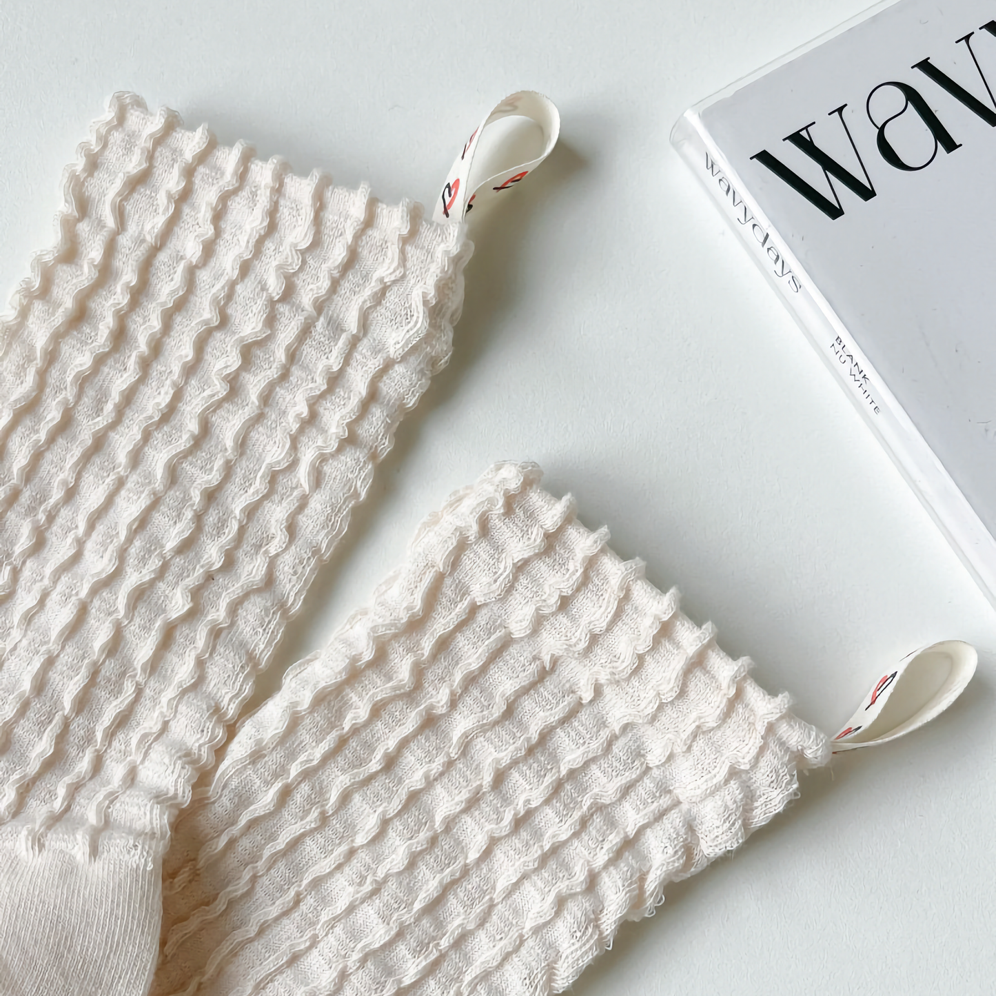 2-Pack Minimalist Solid Colour Cotton Socks with Heart Ribbon Design