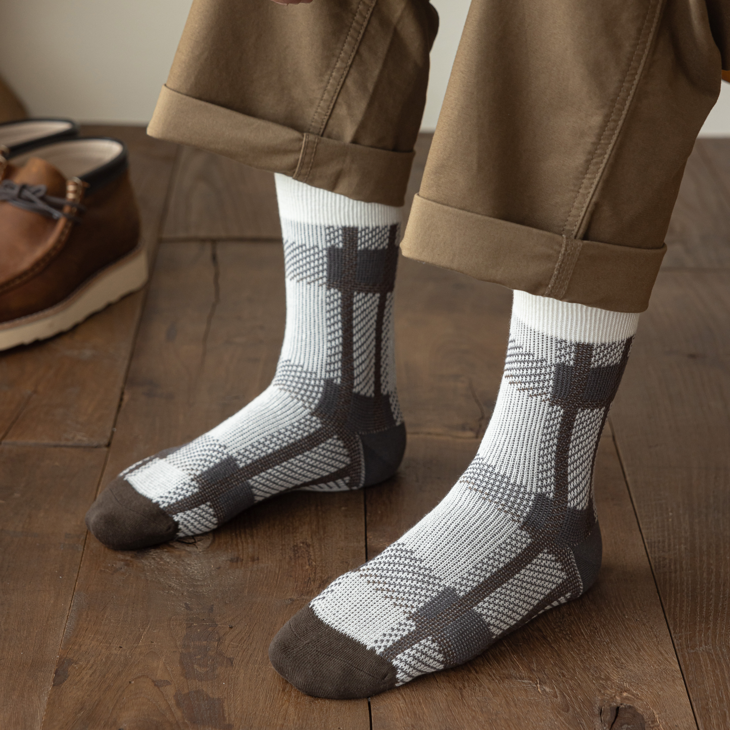2-Pack Men's Classic Cotton Socks: Retro Elegance for Business Casual Attire