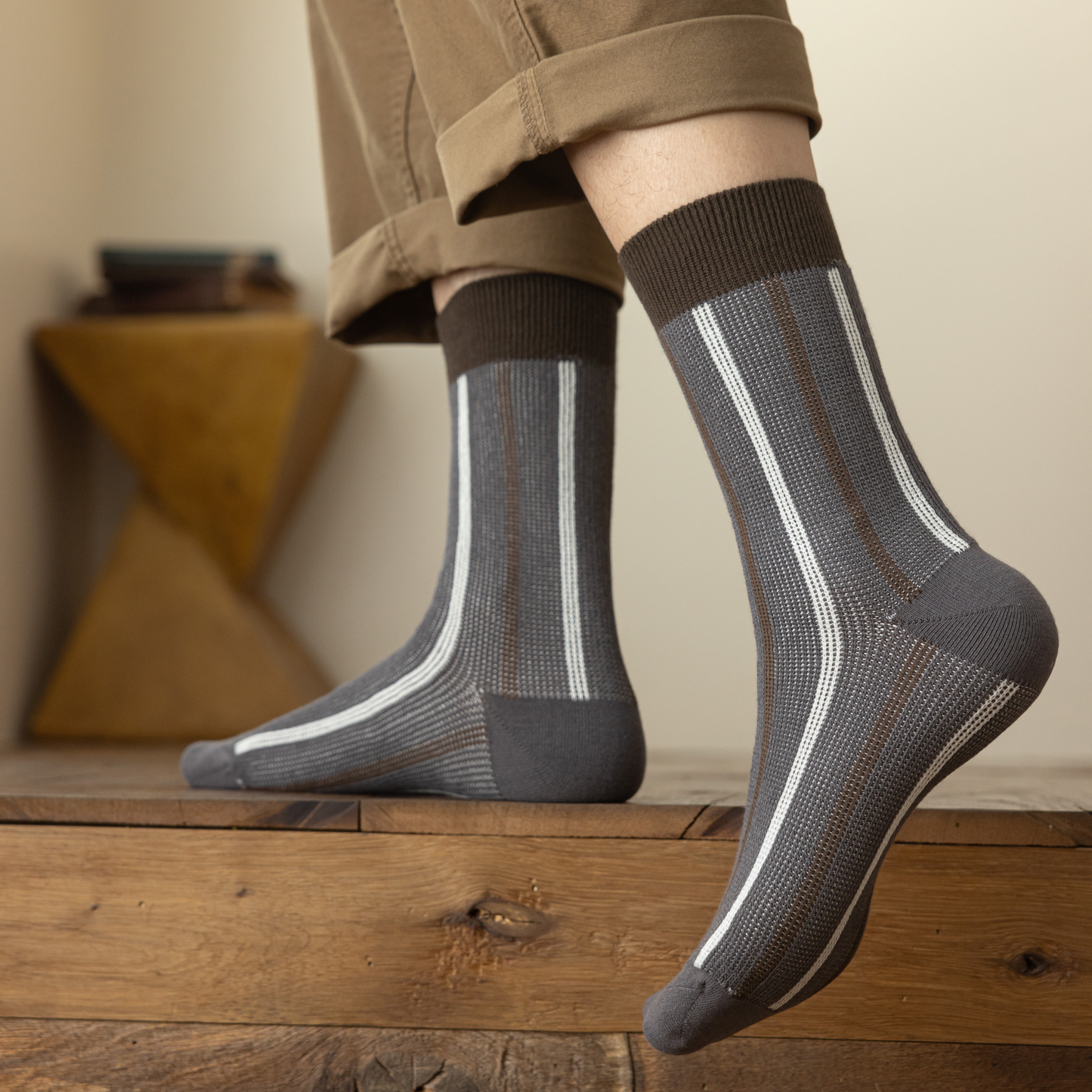 2-Pack Men's Classic Cotton Socks: Retro Elegance for Business Casual Attire