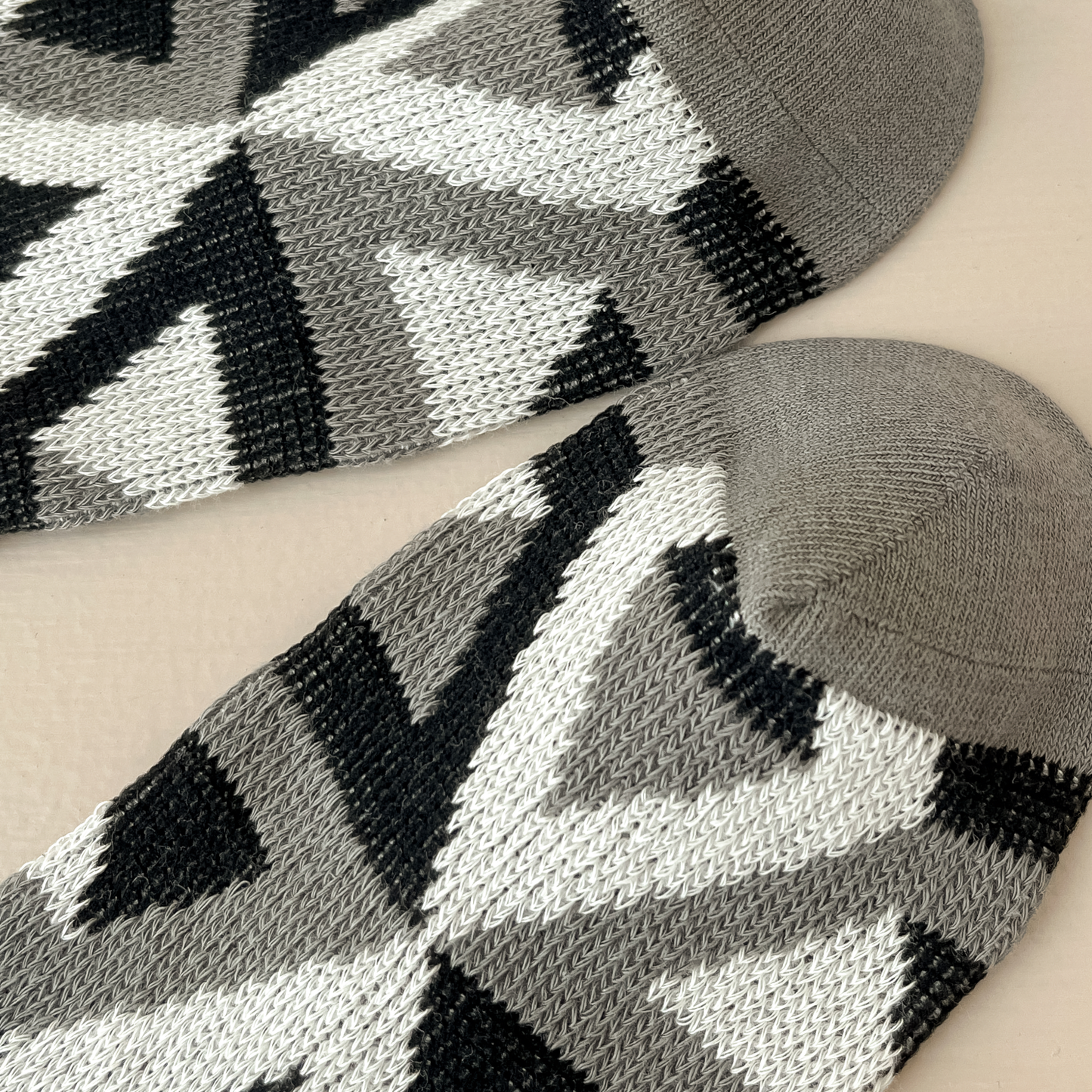 2-Pack Men's Classic Retro Minimalist Cotton Socks: Perfect for Business Casual Wear