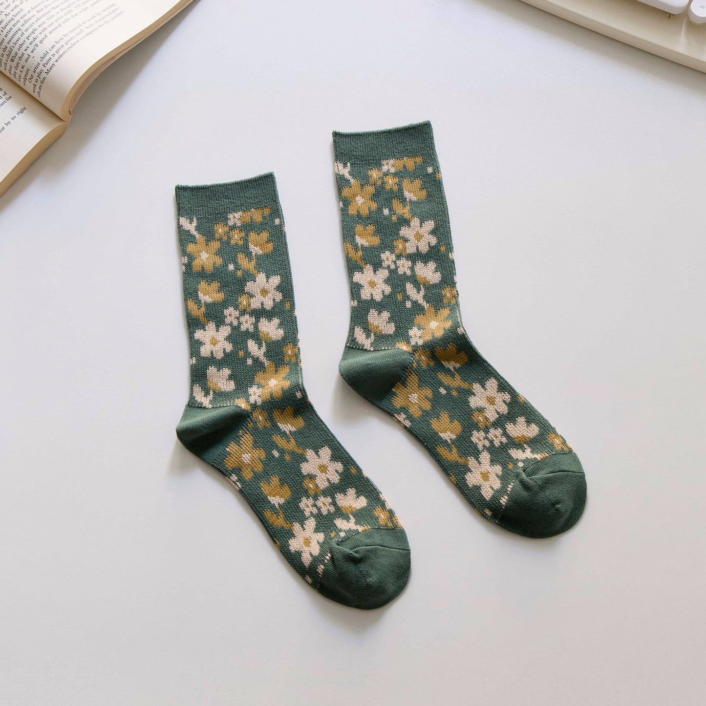 2-Pack Retro Floral Socks: Warm Knitted Cotton Elegance for Women