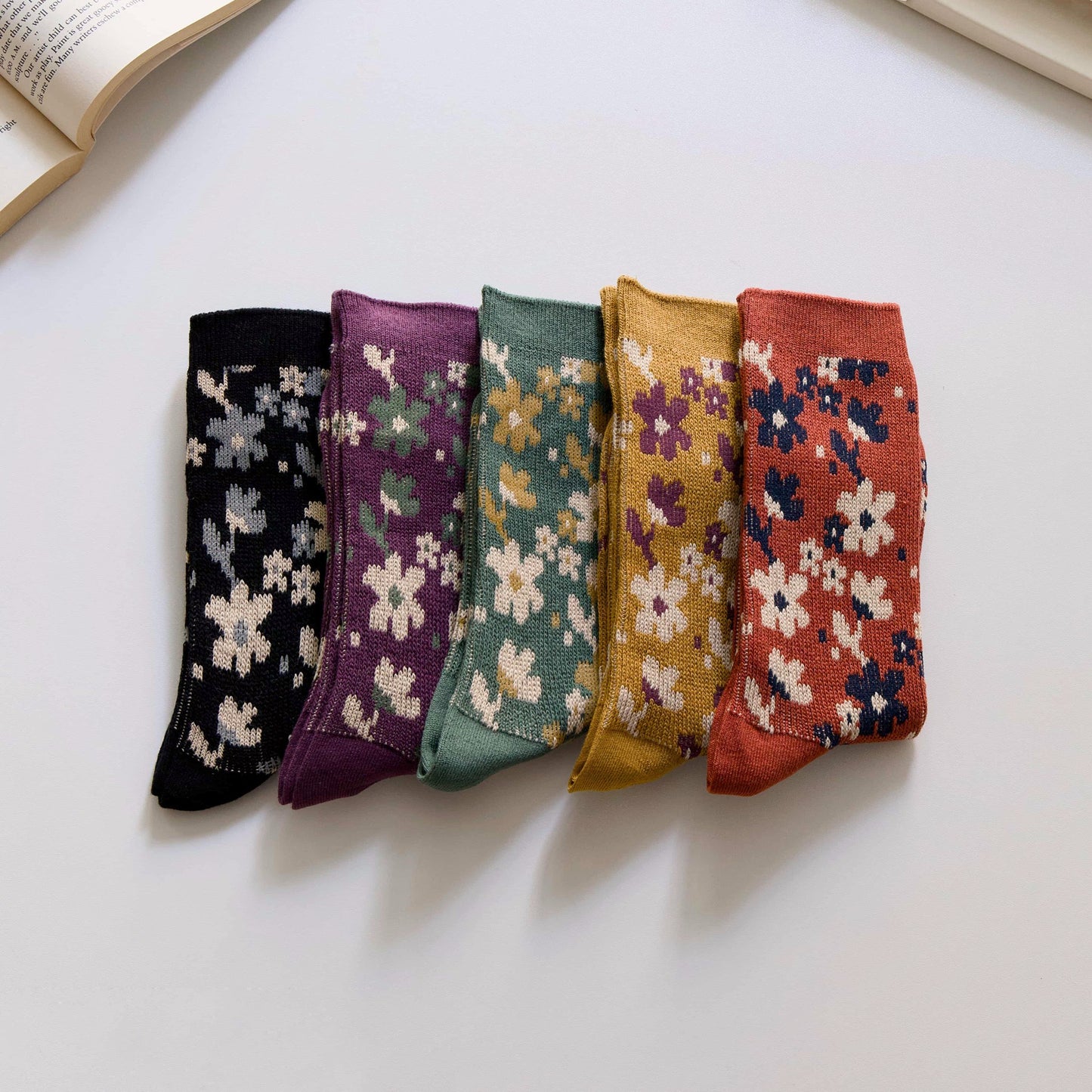 2-Pack Retro Floral Socks: Warm Knitted Cotton Elegance for Women