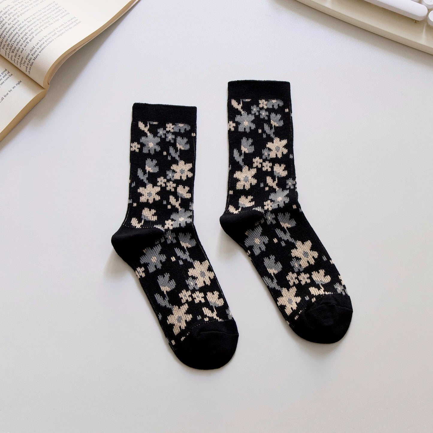 2-Pack Retro Floral Socks: Warm Knitted Cotton Elegance for Women