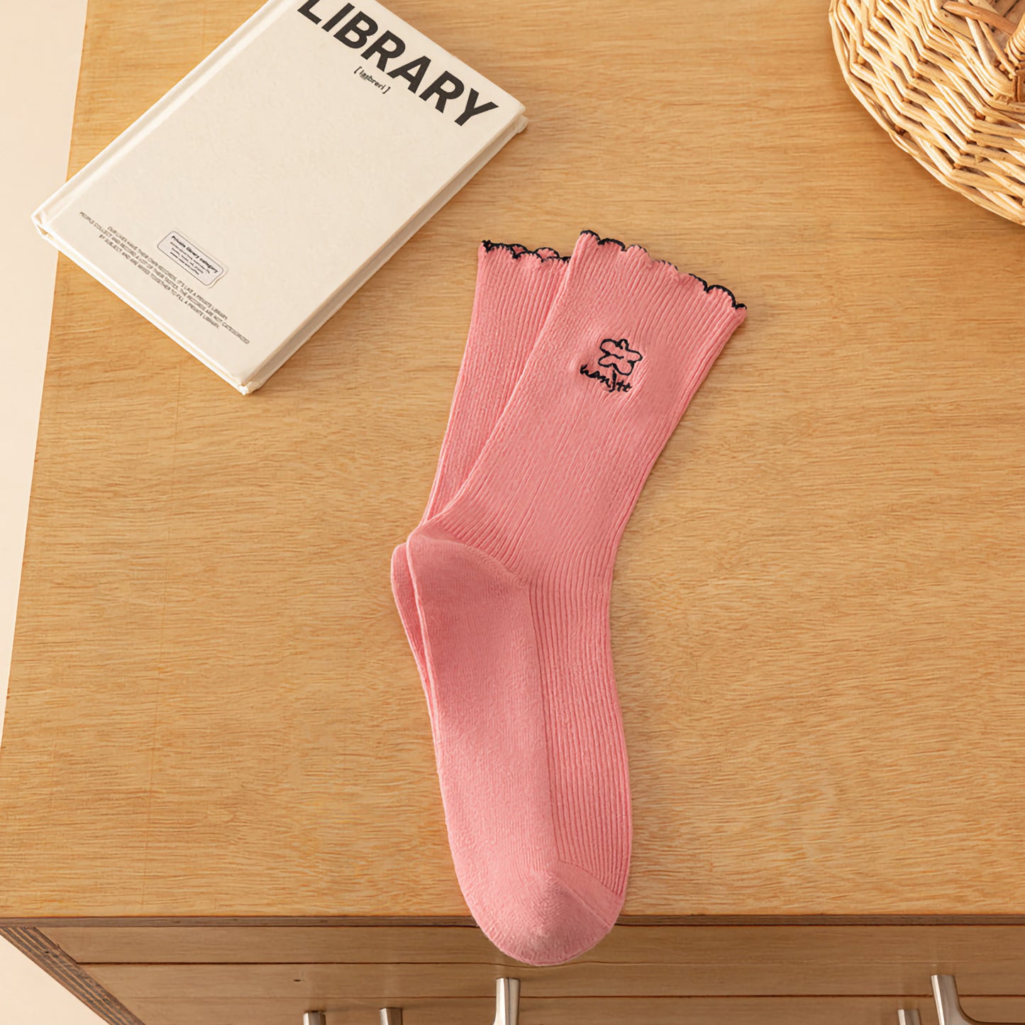 2-Pack Vintage Embroidered Floral Cotton Socks with Ruffled Edge
