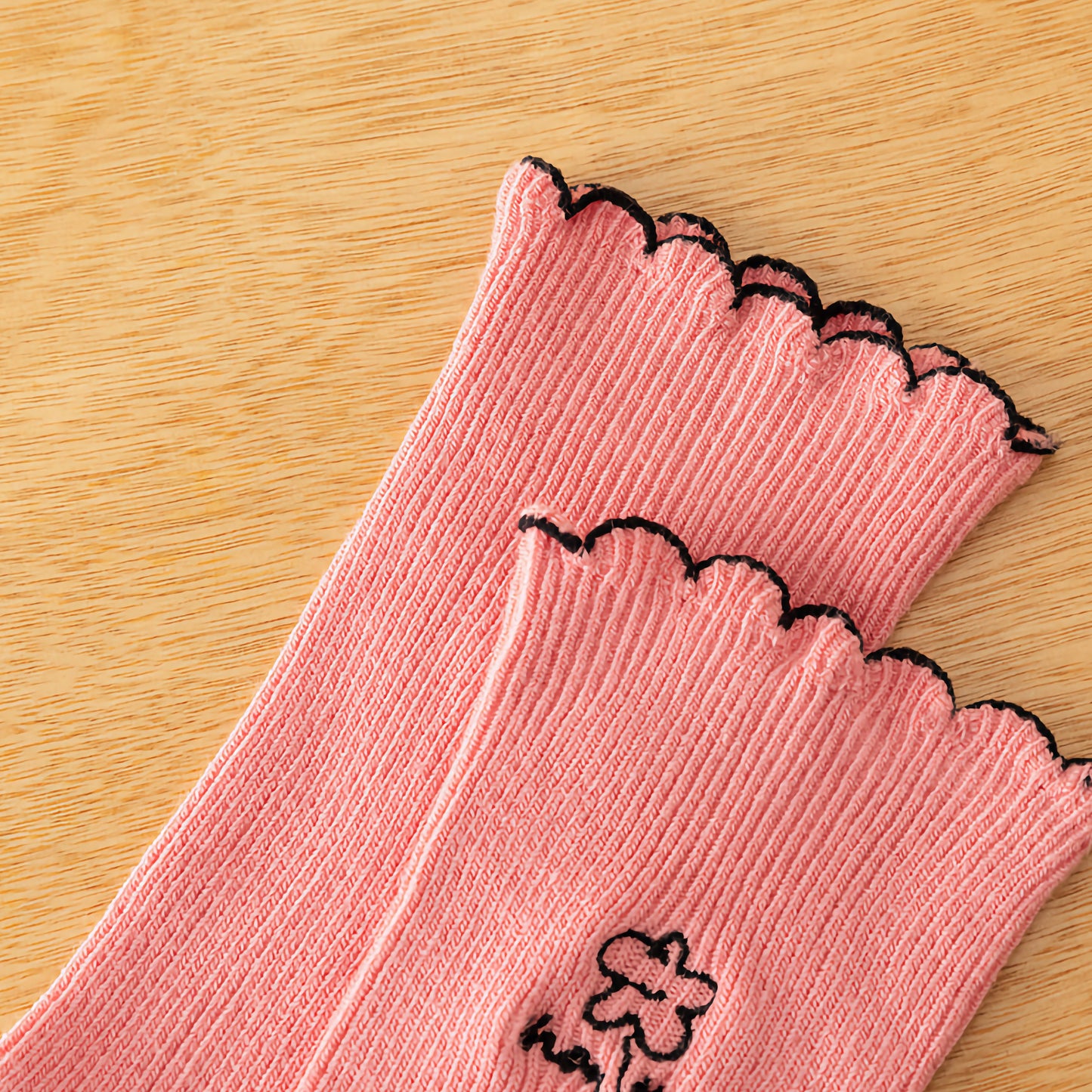 2-Pack Vintage Embroidered Floral Cotton Socks with Ruffled Edge