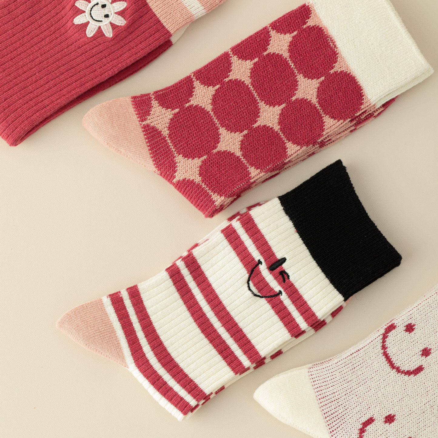 2-Pack Women's Pink Cotton Socks: Breathable Comfort with a Smiley Face Twist