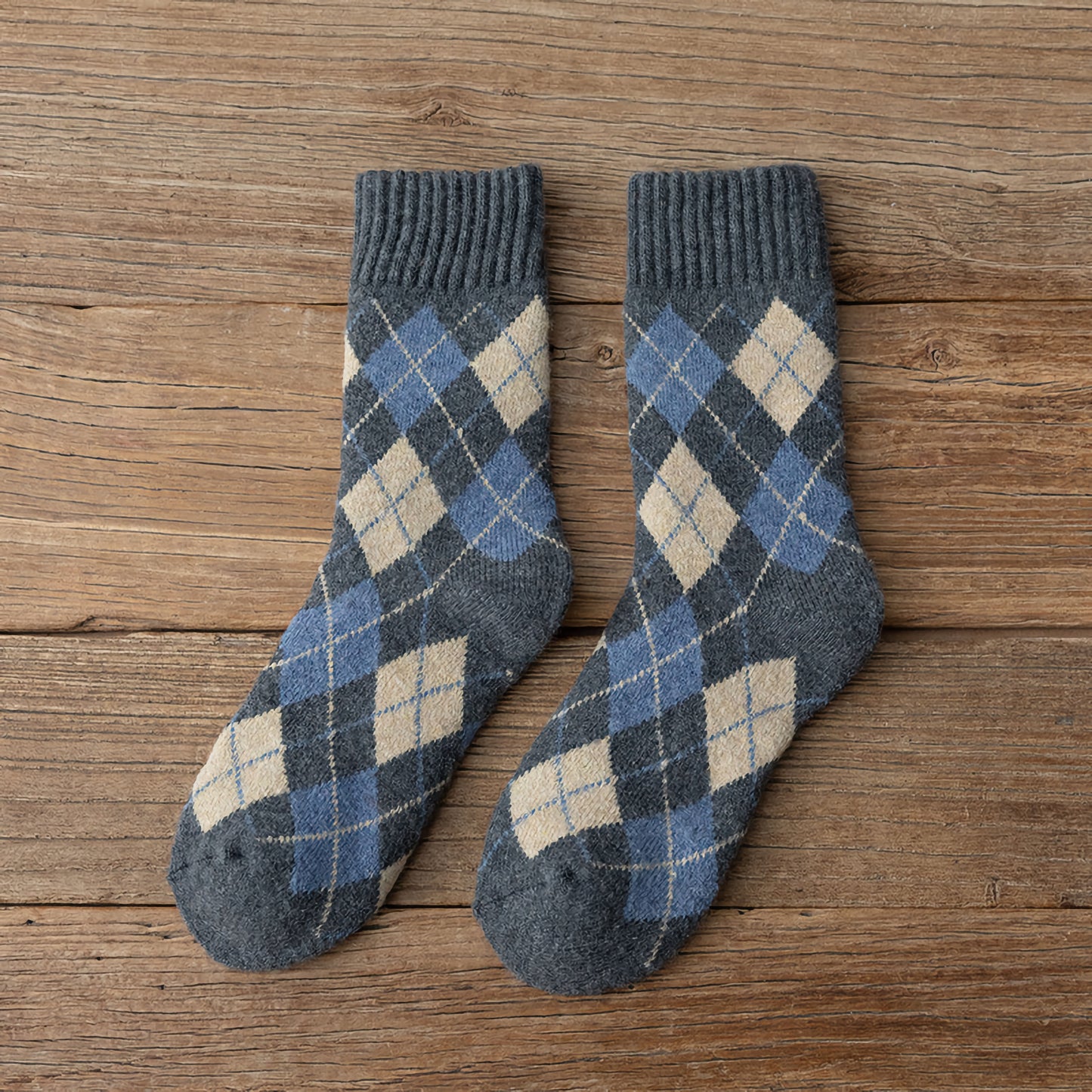 2-Pack Vintage Wool Socks: Knitted Cozy Crew Elegance for Women