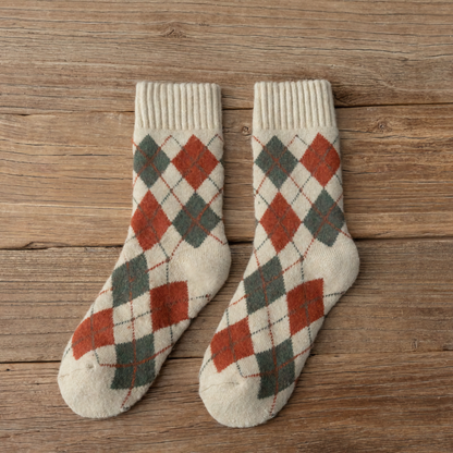 2-Pack Vintage Wool Socks: Knitted Cozy Crew Elegance for Women