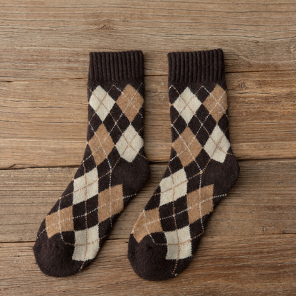 2-Pack Vintage Wool Socks: Knitted Cozy Crew Elegance for Women