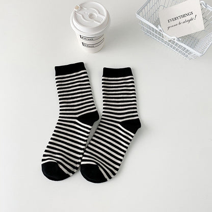2-Pack Women's Zebra Stripe Socks: Knitted Cotton Crew Elegance