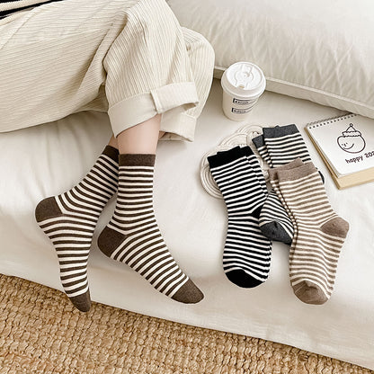 2-Pack Women's Zebra Stripe Socks: Knitted Cotton Crew Elegance