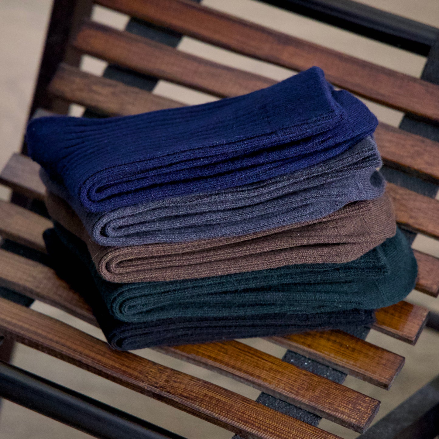 2-Pack Men’s Superfine Wool Ribbed Socks – Classic Winter Warmth