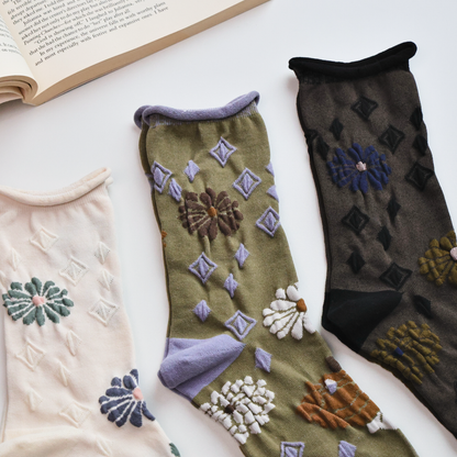 2-Pack Women’s Retro Floral Cotton Crew Socks – Rolled Cuff Design