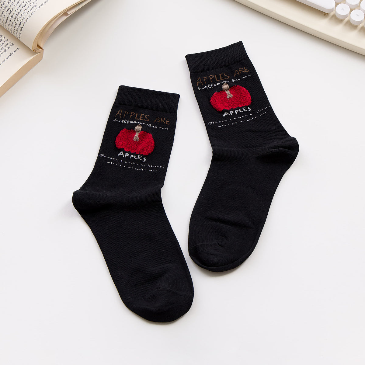 2-Pack Women’s Apple Cotton Crew Socks – Cute Textured Fruit Design