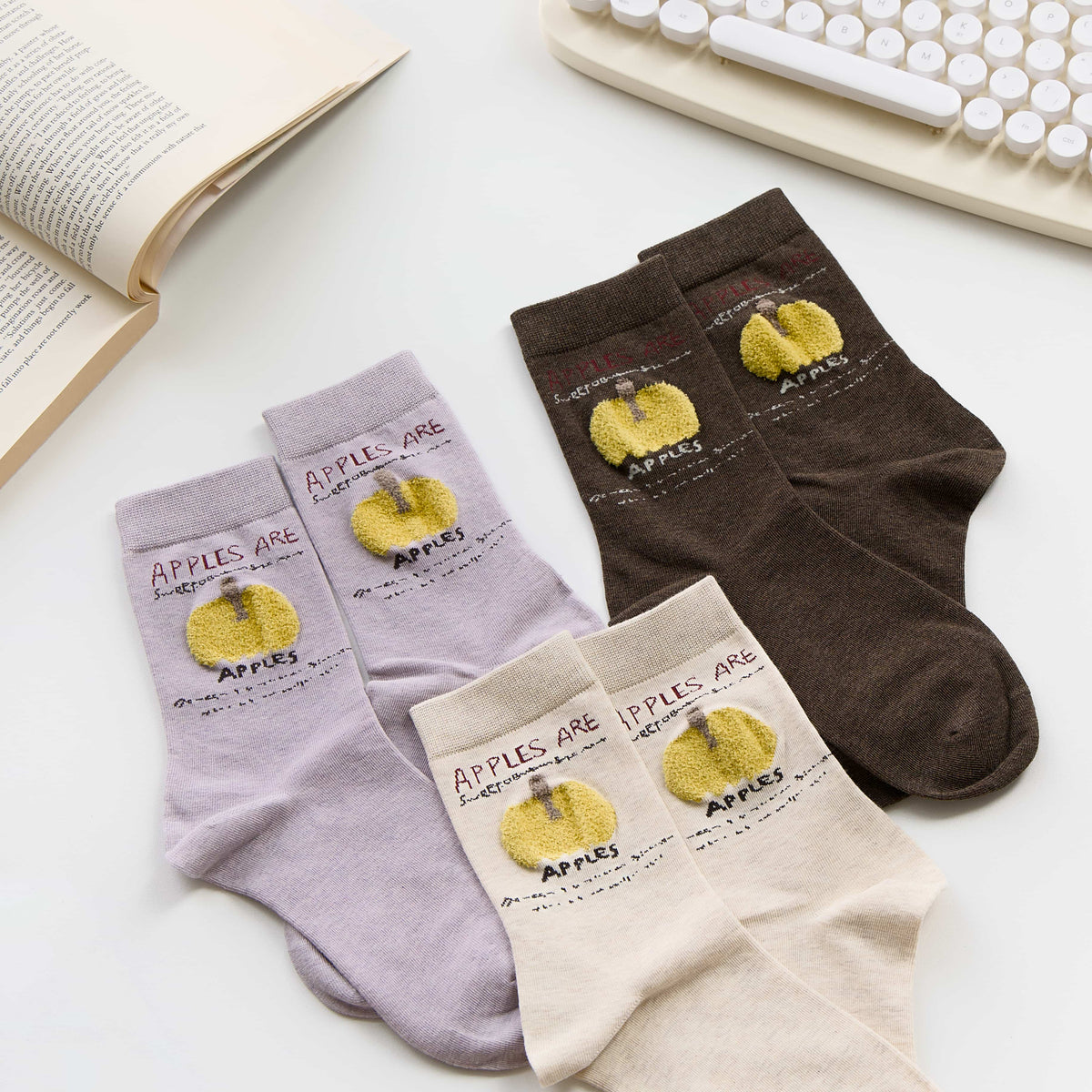 2-Pack Women’s Apple Cotton Crew Socks – Cute Textured Fruit Design