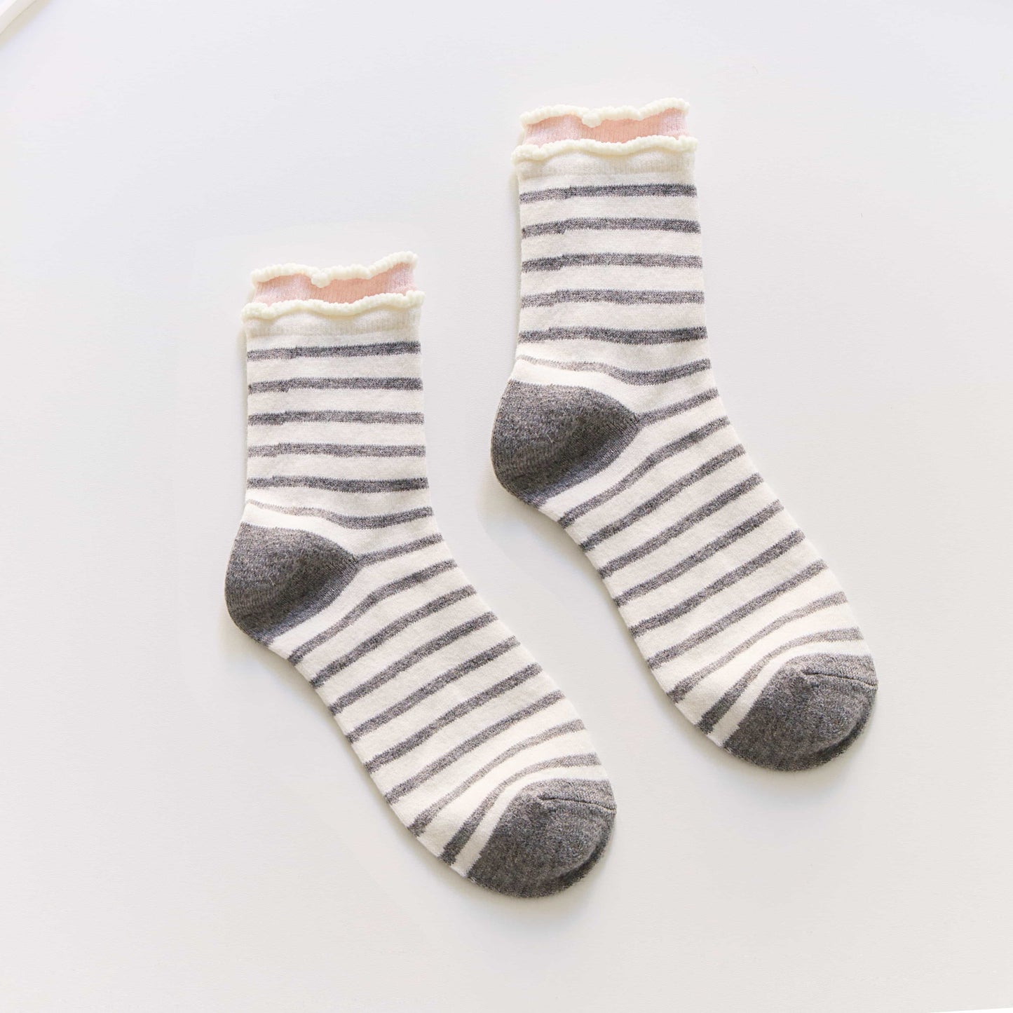 2-Pack Women’s Cotton Blend Striped Crew Socks – Ruffle Trim
