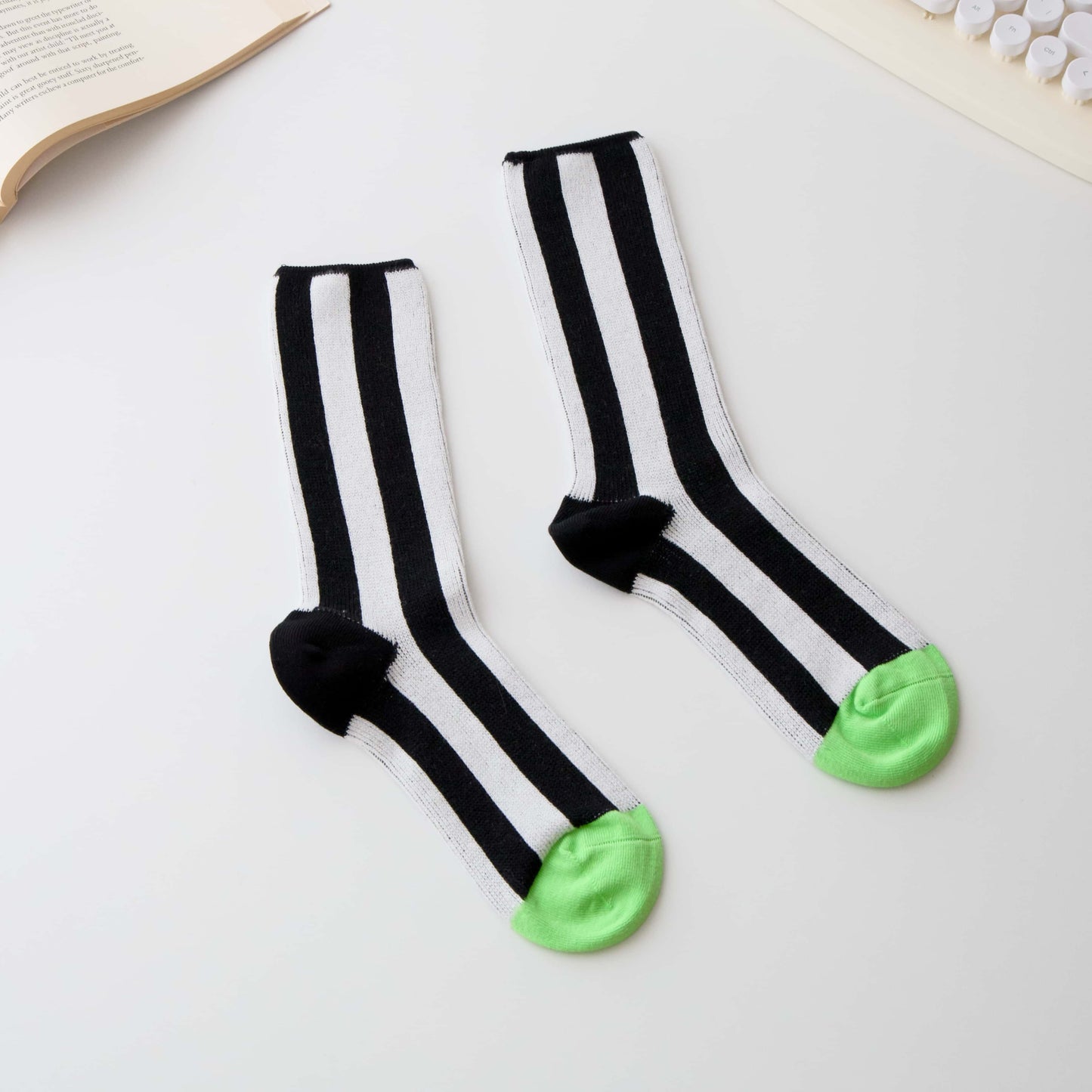 2-Pack Women’s Cotton Striped Crew Socks – Contrast Toe