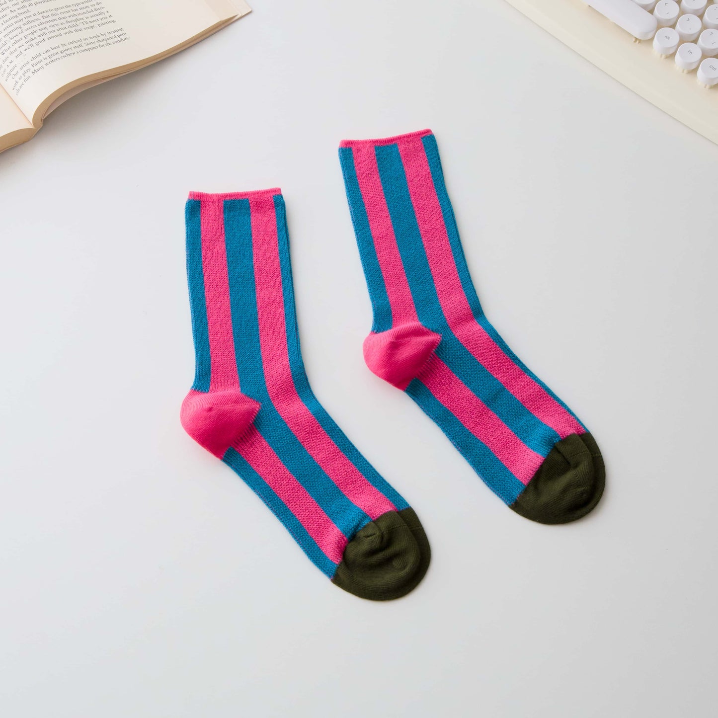 2-Pack Women’s Cotton Striped Crew Socks – Contrast Toe