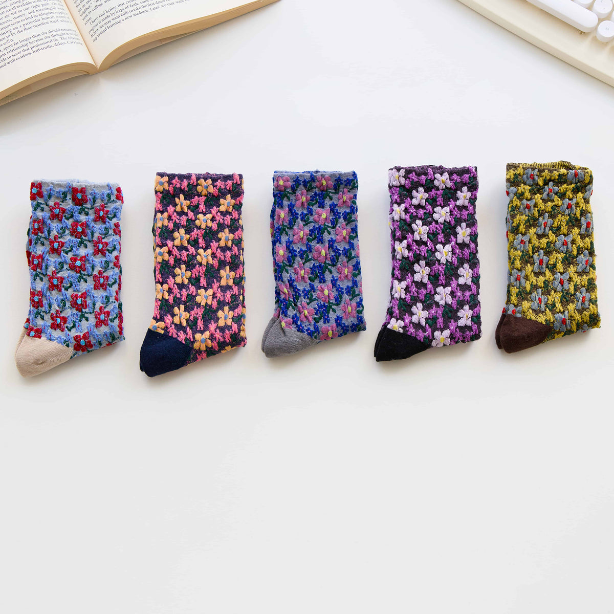 2-Pack Women’s Floral Cotton Crew Socks – Soft Textured Knit
