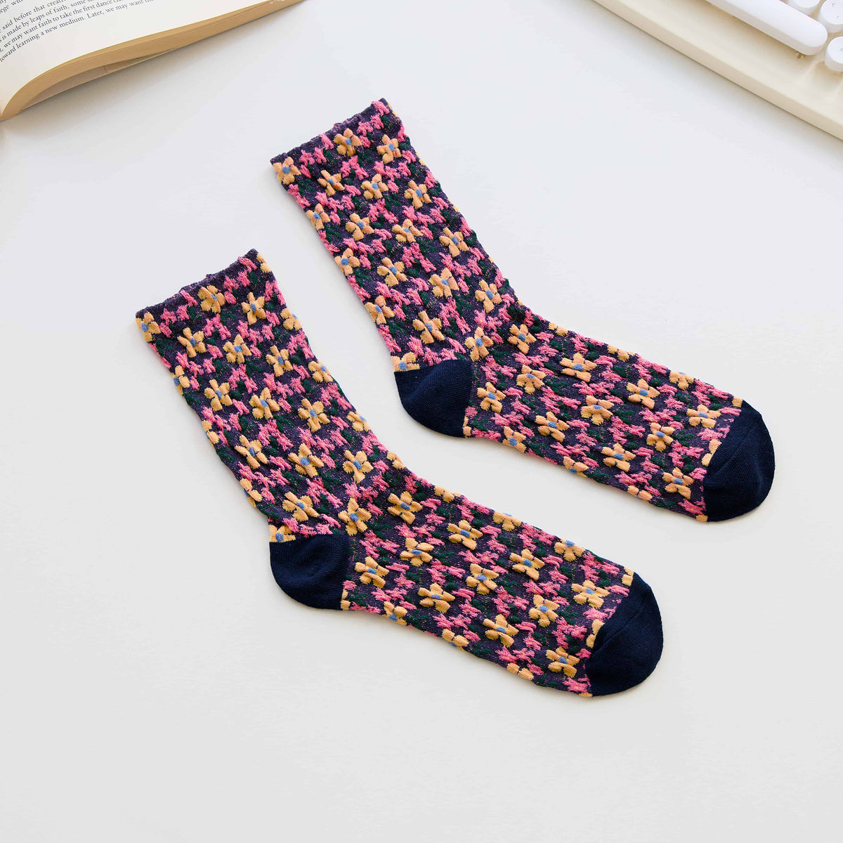 2-Pack Women’s Floral Cotton Crew Socks – Soft Textured Knit